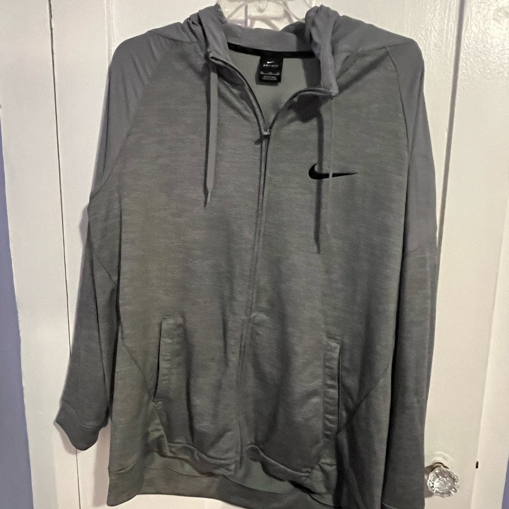Nike dri-fit men’s grey sweatshirt